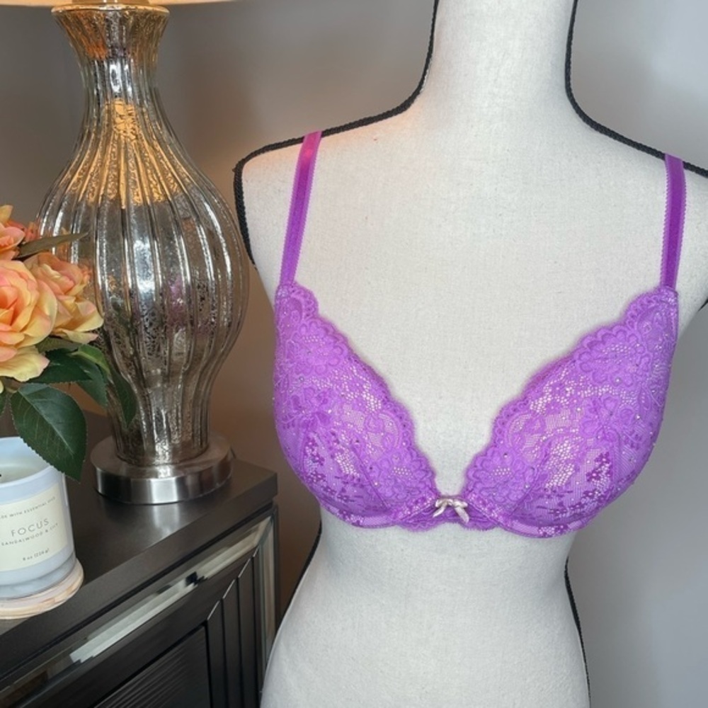 Nwot Victoria's Secret Dream Angels lined, purple lace push-up bra crystals 34D